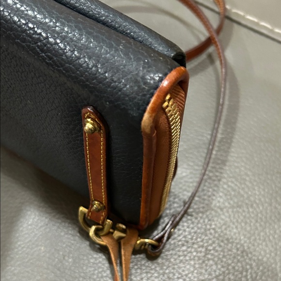 Vintage Dooney & Bourke All-Weather Leather Zip Along Crossbody Wallet - Picture 6 of 16